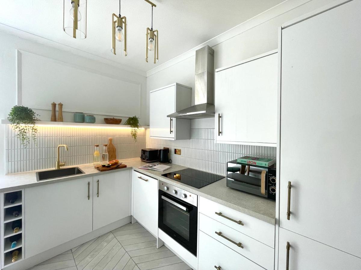 Stylish & Chic Central Apartment With Hot Tub เพิร์ท ภายนอก รูปภาพ