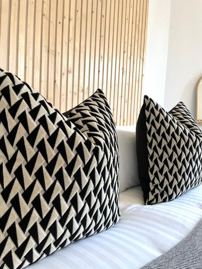 Stylish & Chic Central Apartment With Hot Tub เพิร์ท ภายนอก รูปภาพ
